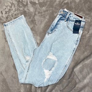 NWT Hollister curvy high rise mom jean!